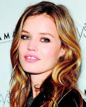 Girl Cute Smile Shayari In Hindi